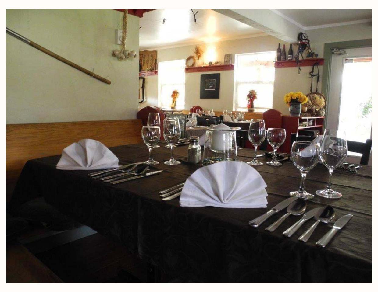 Dine with us at the Crowsnest Vineyard